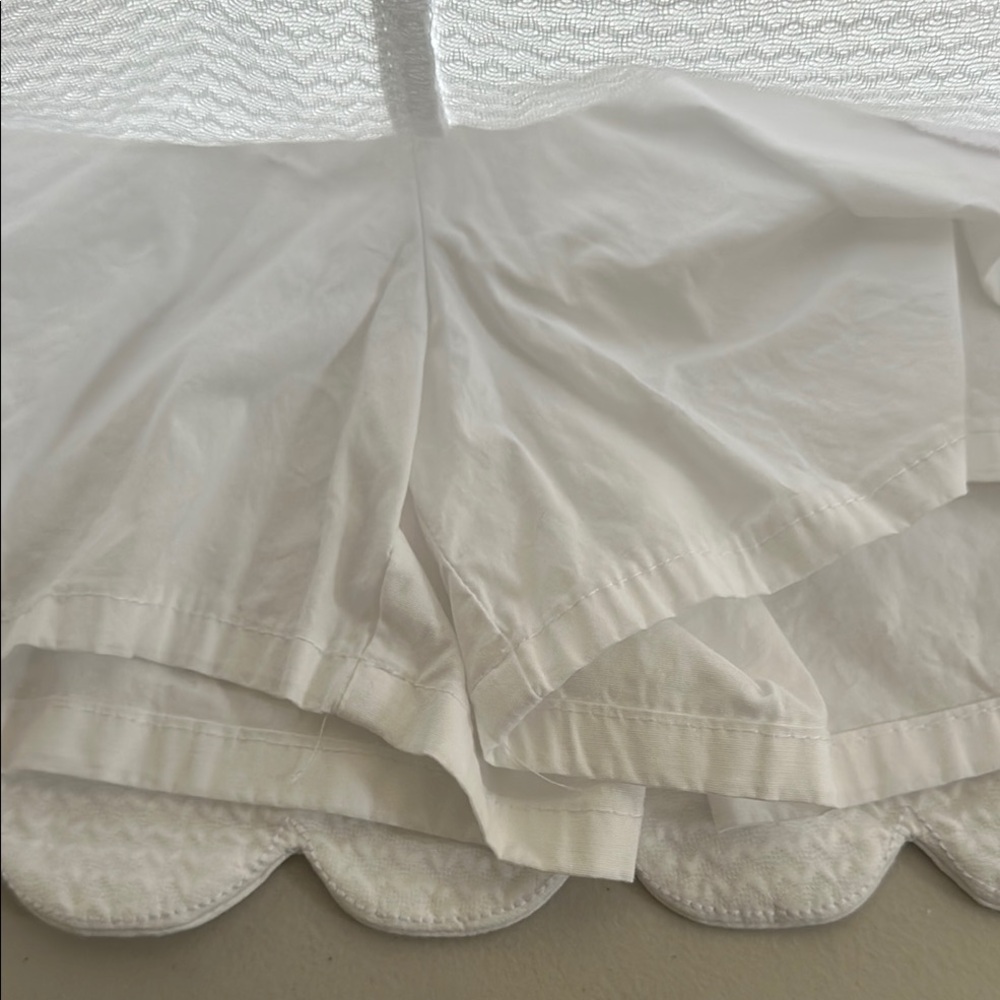 Lilly Pulitzer White Scalloped Skort 8 - Picture 3 of 7